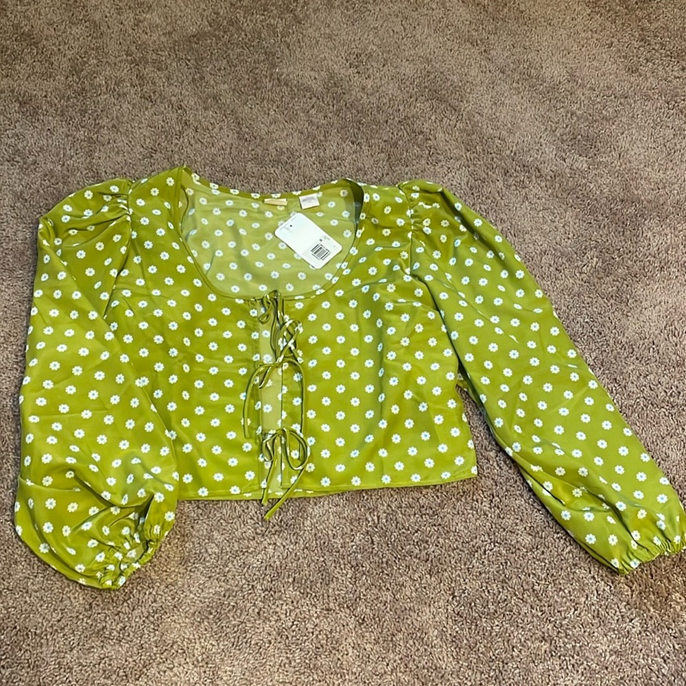 Levi’s floral blouse with front tie detail brand new size L